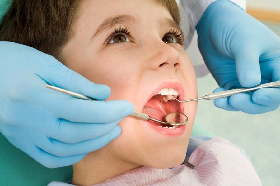 theo dõi sức khỏe răng miệng ở trẻ
